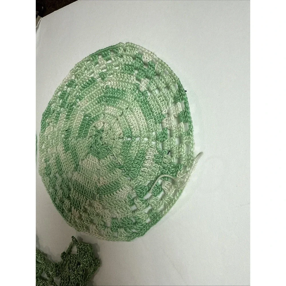 Doily 18 inch‎ diameter green and white with Glitter Thread &2 Small Coaster